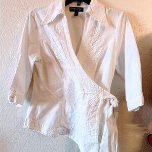 Gretty Zueger Chic White Wrap Blouse with Embroidery